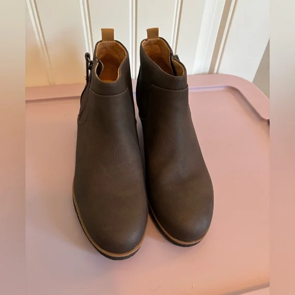 NWT Dr Scholl's Bianca Wedge Bootie - Chocolate Brown - Size 8.5 - Picture 3 of 11